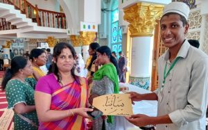 14-Sathana-receives-her-piece-of-calligraphy-from-a-team-member.