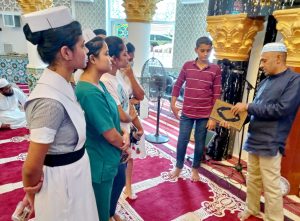8-Sheikh-Muneer-introduces-the-Qur_an-which-Muslims-believe-to-be-the-Word-of-God-to-some-nurses.